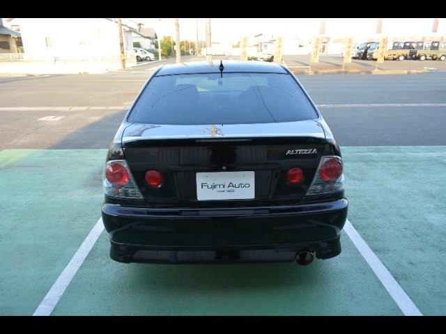 db438a75e4f97958825c9ec1456c6182.jpg