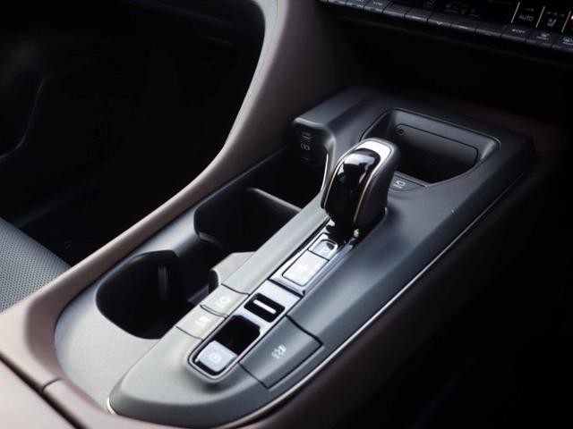 0302202A30261026W00210.jpg
