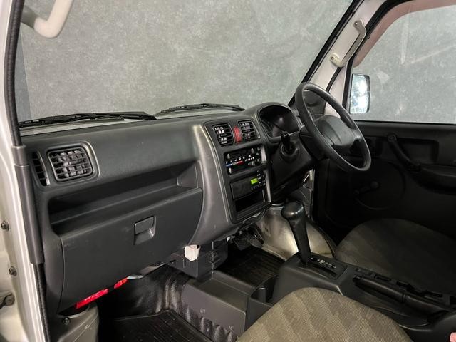 0710163A30260905W00114.jpg