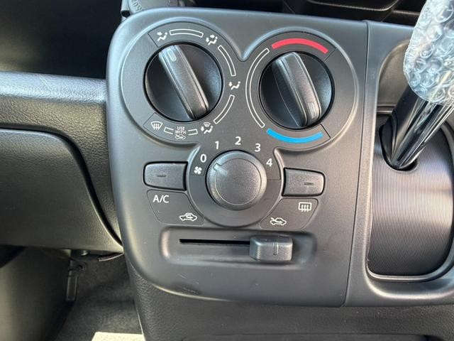 0500054A30260923W00309.jpg