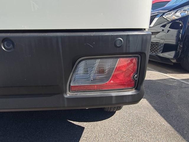 0700718A30261003W00114.jpg