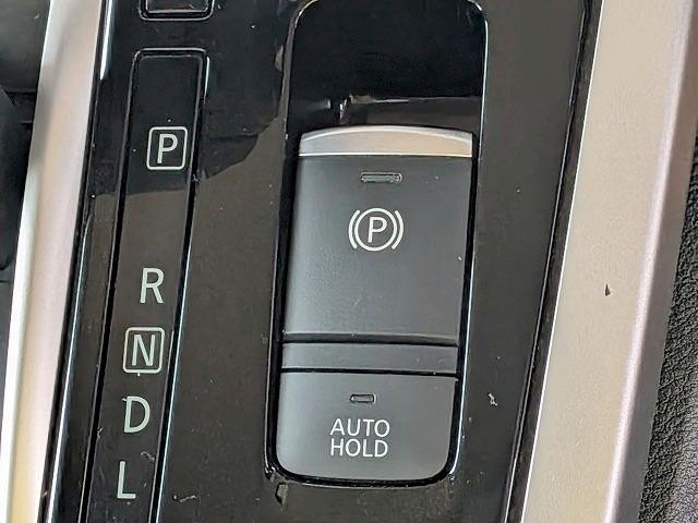0560069A20260825W00311.jpg