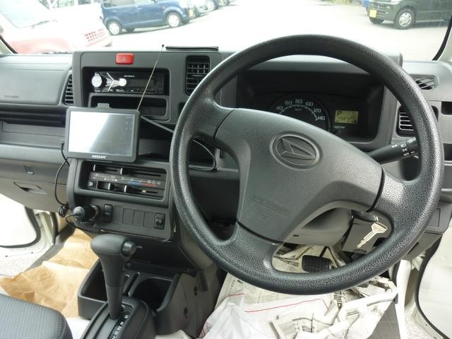 0560191A30260821W00215.jpg