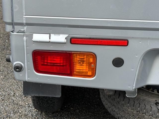0502543A30260926W00212.jpg