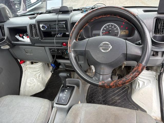 9510028A30260706W00112.jpg