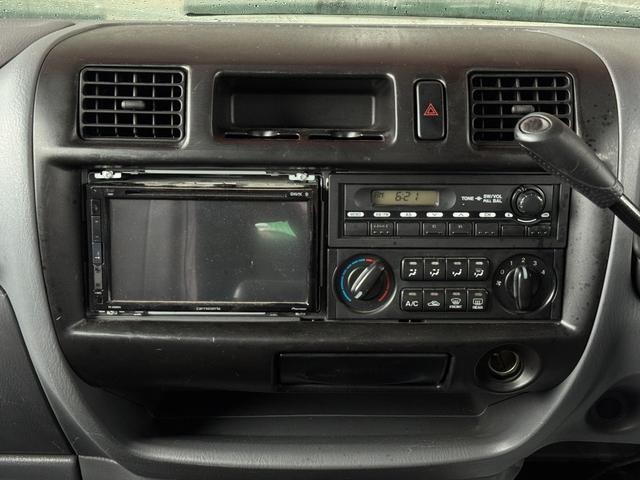 0208398A30260903W00117.jpg