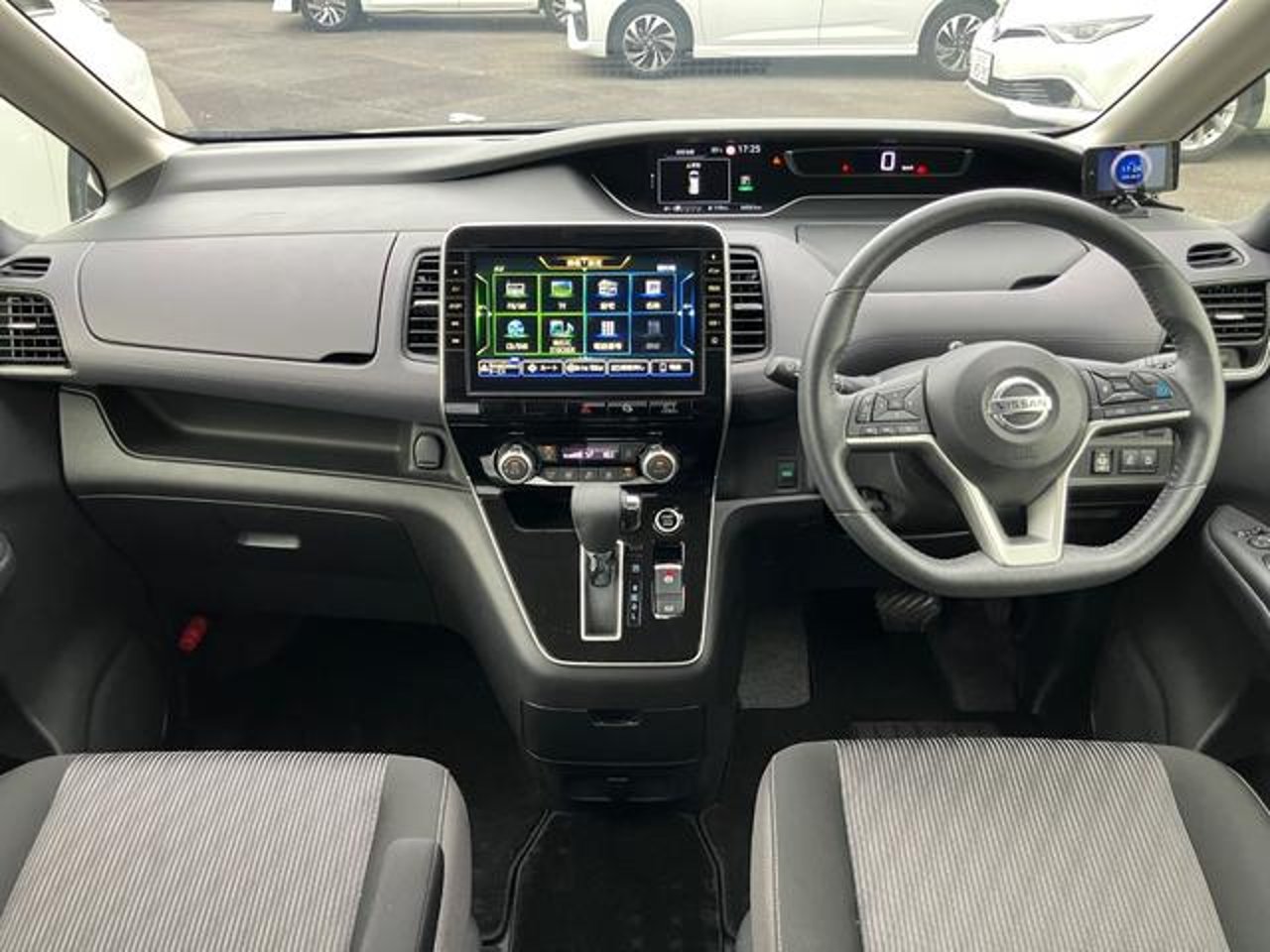 2019 Nissan Serena, photo 2 of 2