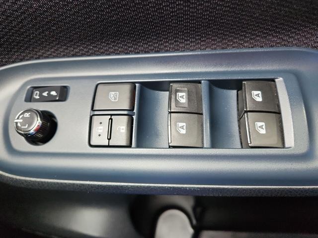 0600275A30260622W00115.jpg