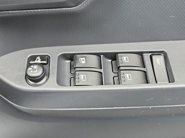 0600275A30260623W00510.jpg