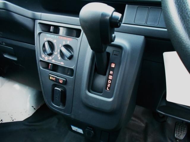 1000819A30260912W00111.jpg