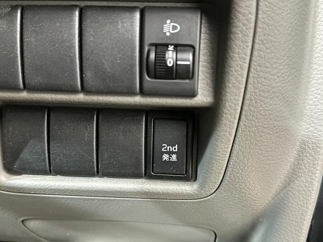 0720034A30260501W00208.jpg
