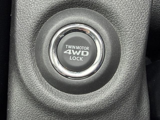 0902396A20260909G00215.jpg