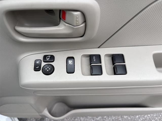 0700828A30261005W00208.jpg