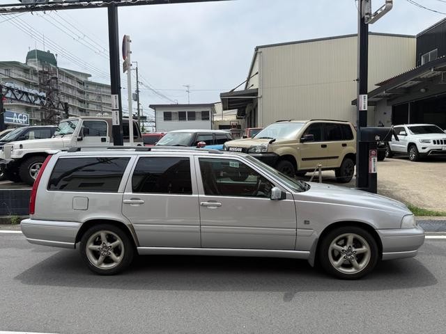 0700378A30260508W00105.jpg