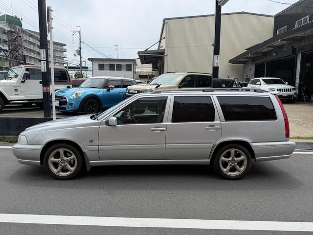 0700378A30260508W00106.jpg