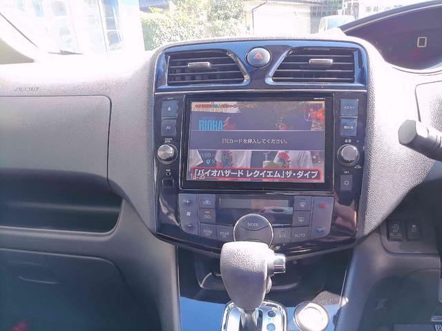 0520673A30261011W00104.jpg