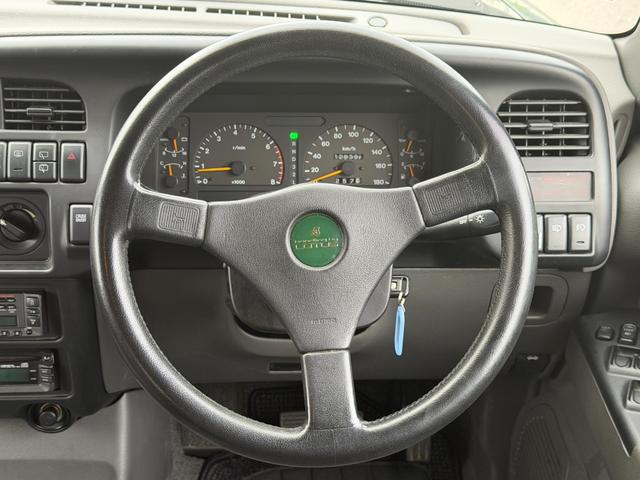 0208398A30260604W00215.jpg