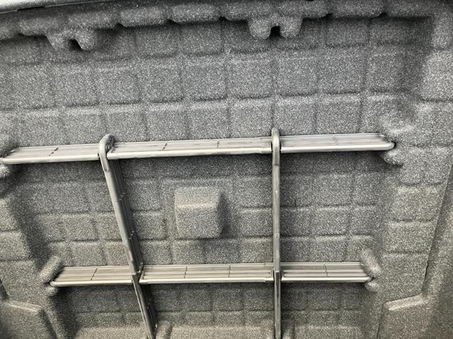 0505217A30260926W00113.jpg