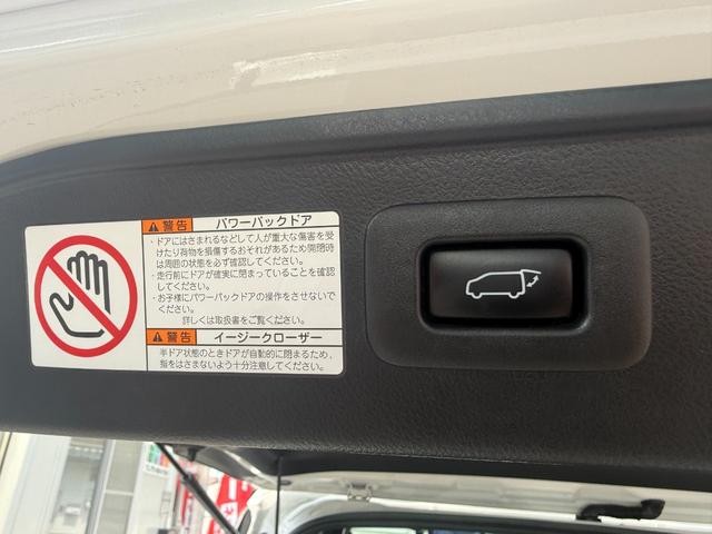 0704373A30260725W00116.jpg
