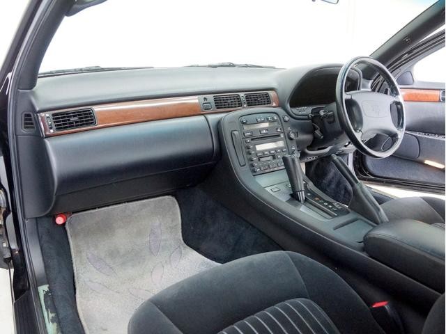 9572467A30260720W00118.jpg