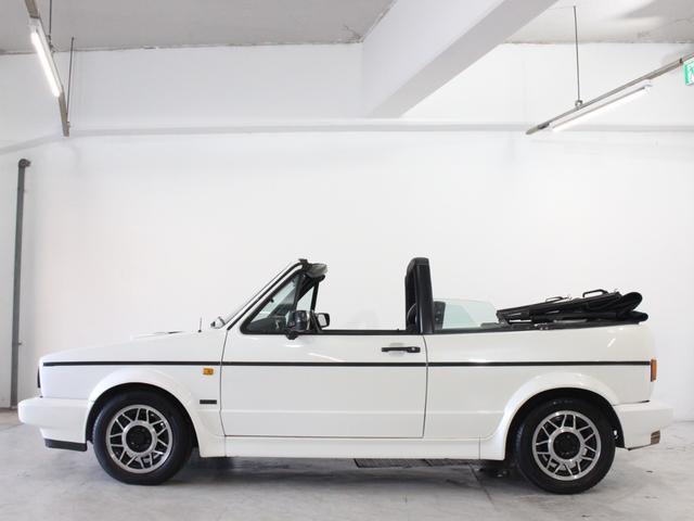 9572641A30260720W00206.jpg