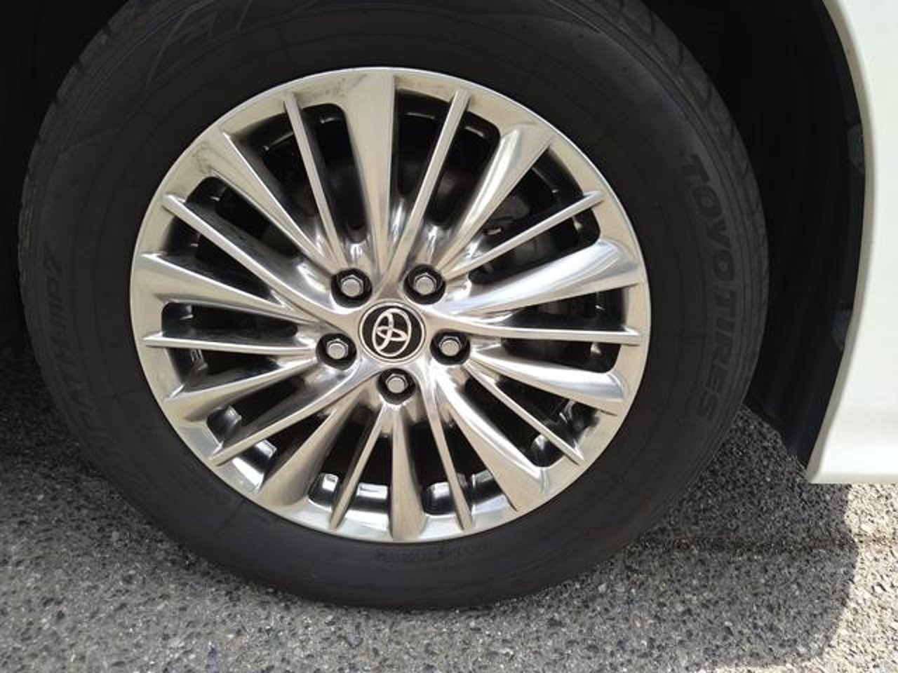 2022 Toyota Alphard, photo 3 of 3