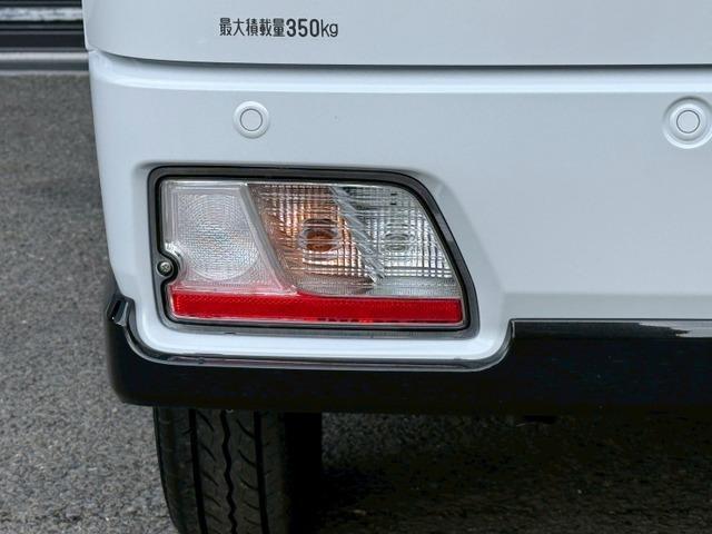 0502543A30260618W00112.jpg