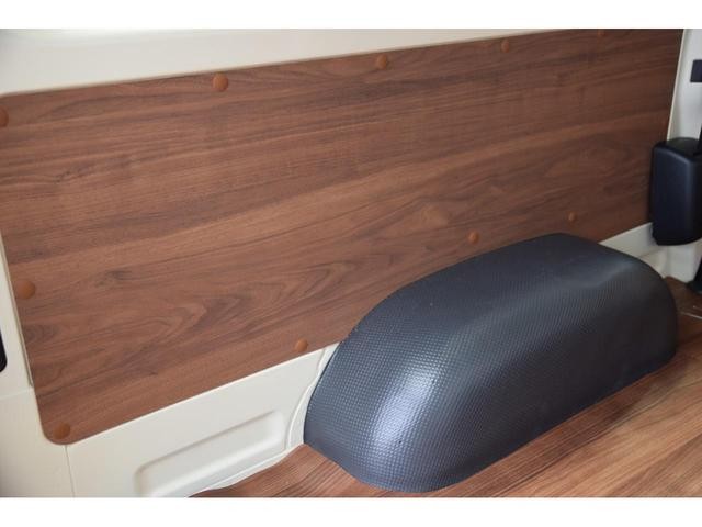 0540437A30260720W00317.jpg