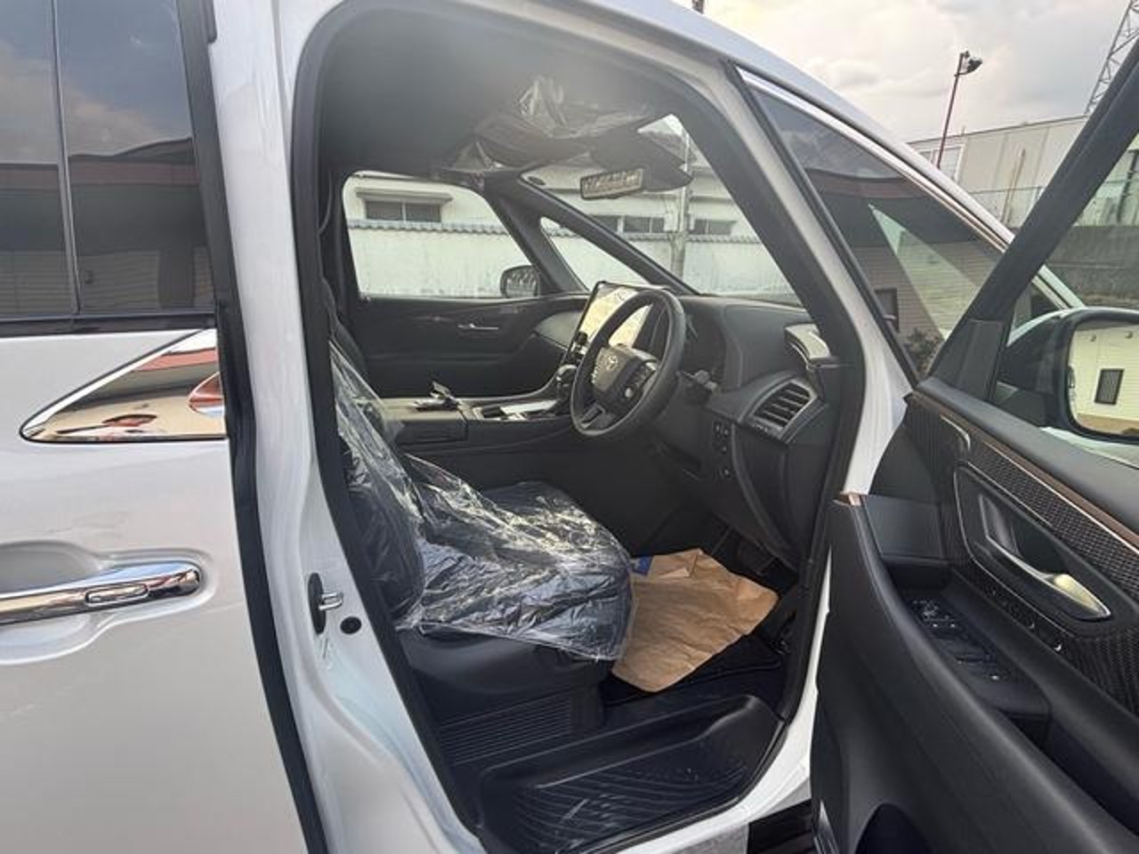 2026 Toyota Alphard, photo 1 of 1