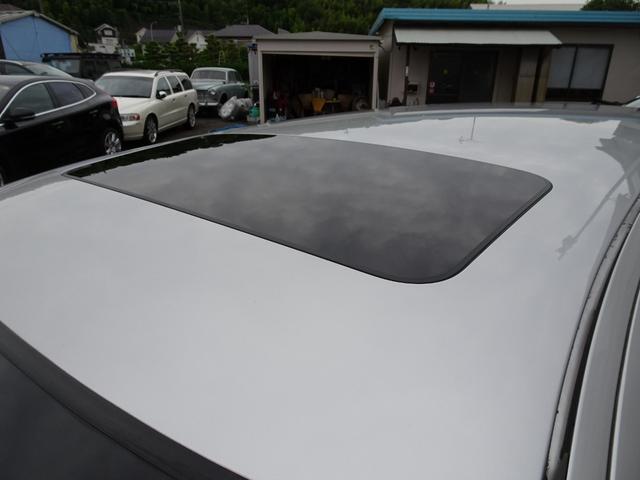 9571676A30260622W00111.jpg