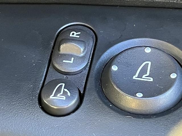 0551625A30261012W00317.jpg