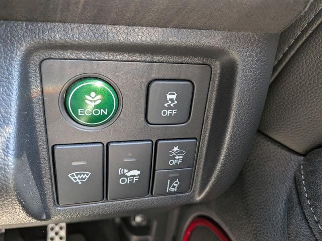 0520549A30260702W00106.jpg