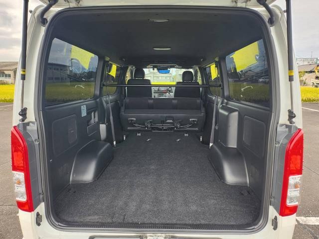 0209326A30261004W00316.jpg