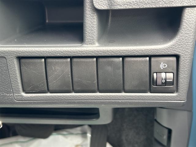 0403435A30260729W00409.jpg
