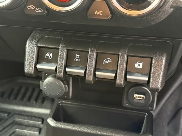 0504805A30261005W00118.jpg