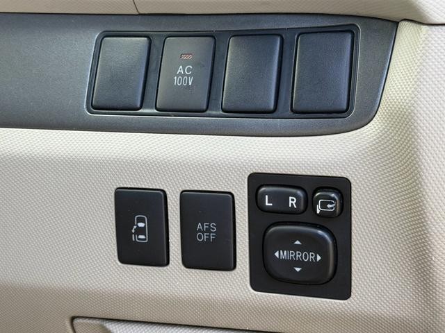 0551096A30260920W00118.jpg