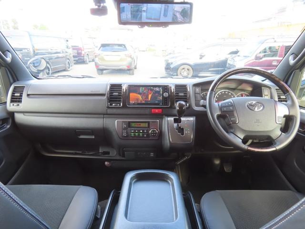 2019 Toyota Hiace, photo 2 of 2