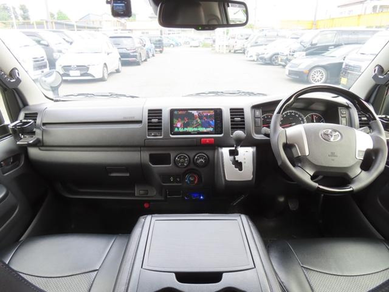 2019 Toyota Hiace, photo 2 of 2