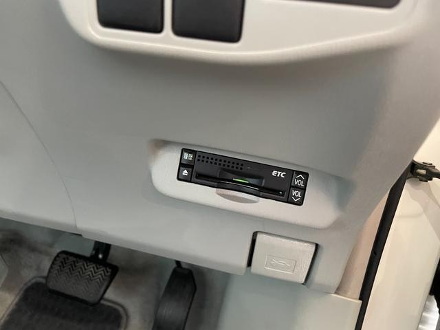 1000414A30260710W00114.jpg
