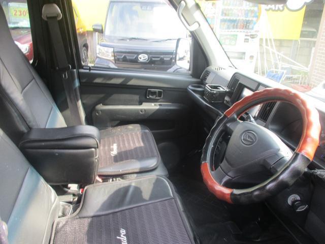 0903872A30260705W00112.jpg
