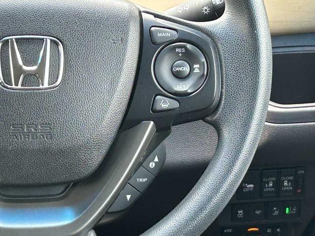 0510572A30261025W00105.jpg