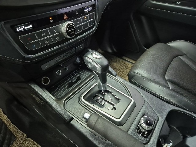 6071001686R8.jpg