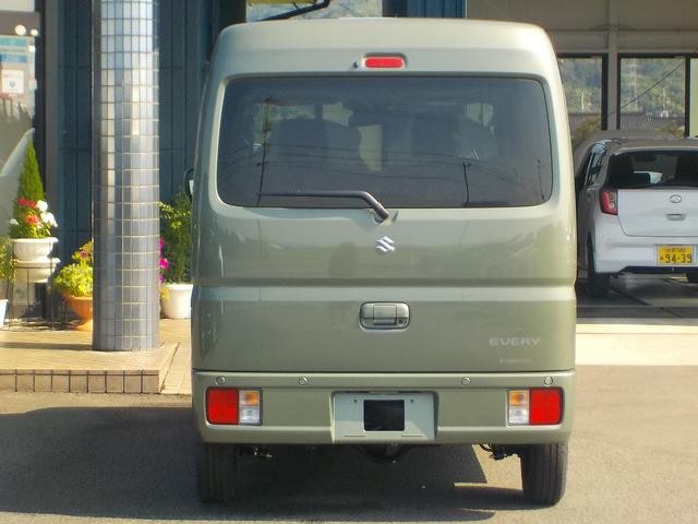 1001439A30260803W00107.jpg