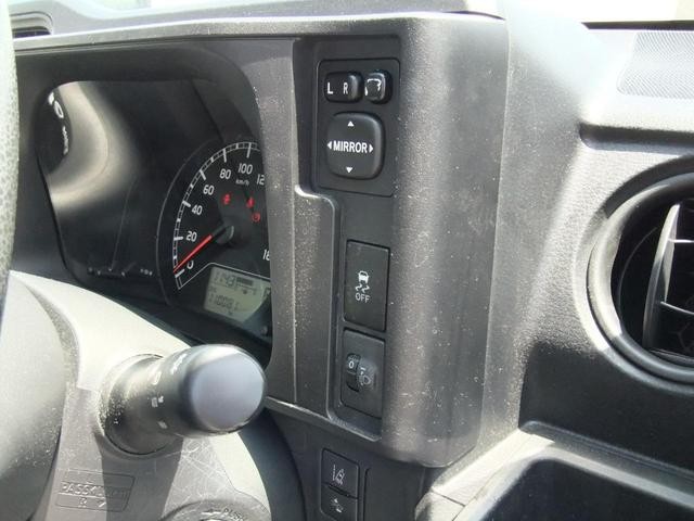 0903842A30260515W00112.jpg