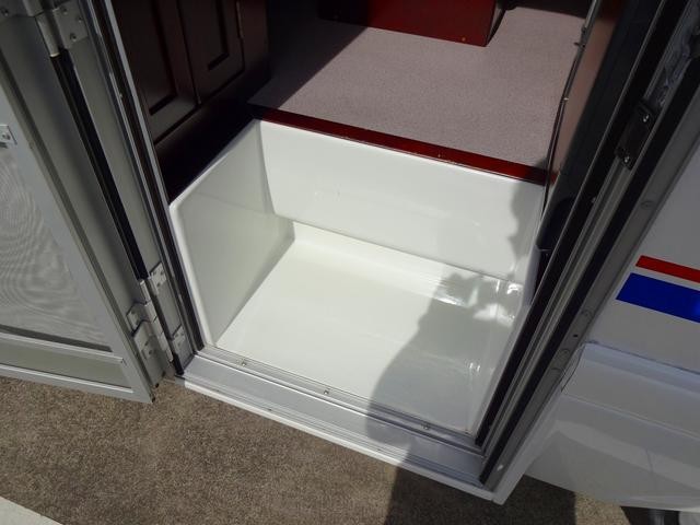 0504162A30261026W00102.jpg