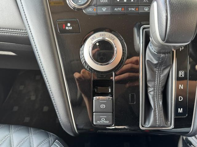 0910039A30260520W00113.jpg