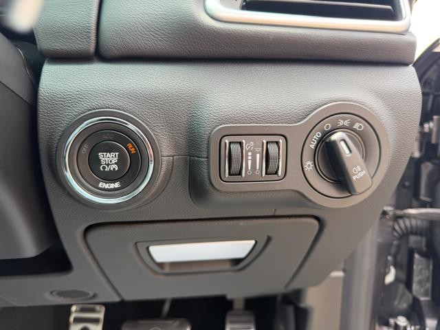 0903116A30260719W00109.jpg