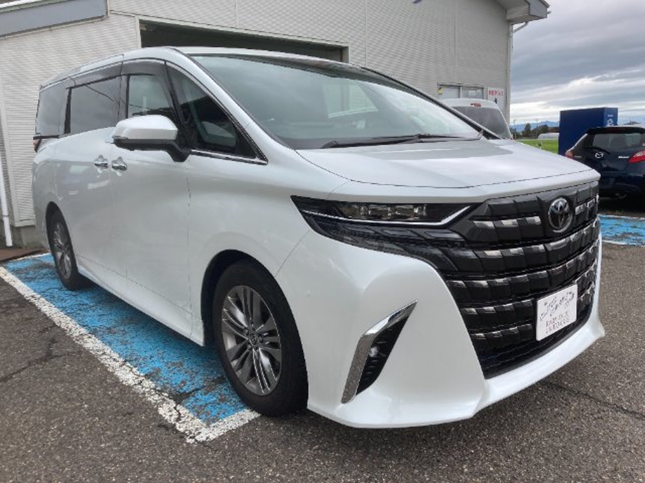 2024 Toyota Alphard, photo 1 of 1