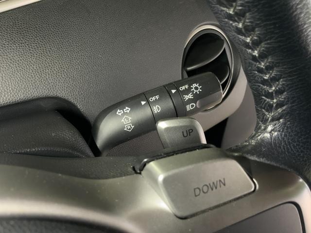 0541056A30260817W00217.jpg