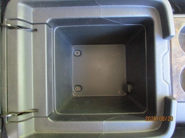 0802982A30260821W00115.jpg